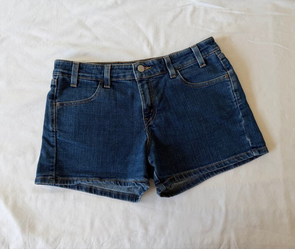 Levi’s Medium/Dark Wash Stretch Denim Shorts Junior’s Size 7